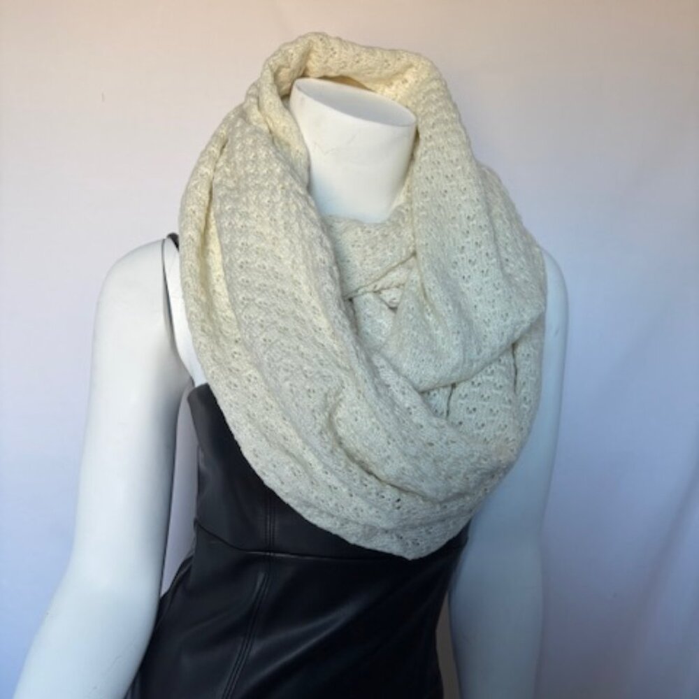Cozy Elegance Knit Infinity Scarf – Cream